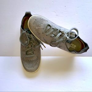 New Balance Sneakers re-engineered Rev Lite